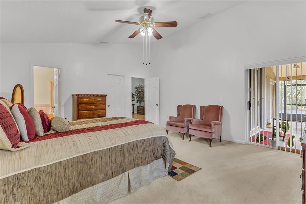 合同活跃: $399,990 (3 贝兹, 2 浴室, 1920 平方英尺)