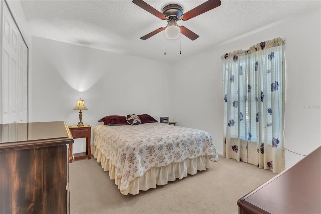 合同活跃: $399,990 (3 贝兹, 2 浴室, 1920 平方英尺)