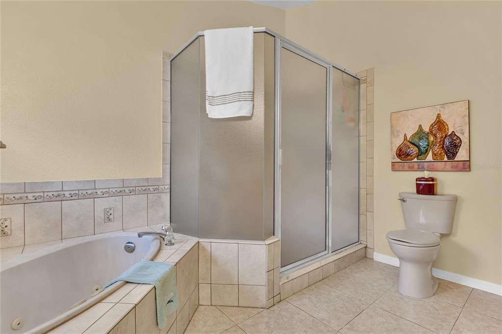 合同活跃: $399,990 (3 贝兹, 2 浴室, 1920 平方英尺)