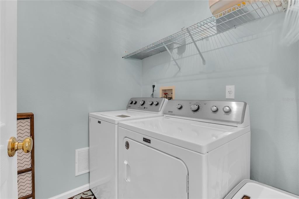 合同活跃: $399,990 (3 贝兹, 2 浴室, 1920 平方英尺)