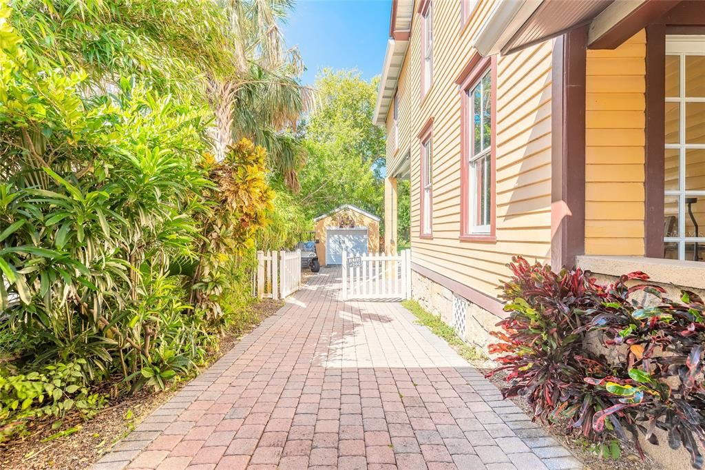 En Venta: $650,000 (6 camas, 0 baños, 2878 Pies cuadrados)