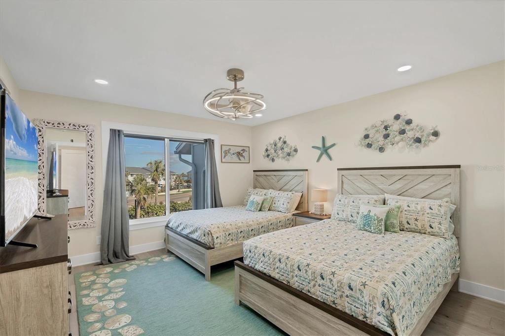 出租: $13,000 (2 贝兹, 2 浴室, 1248 平方英尺)