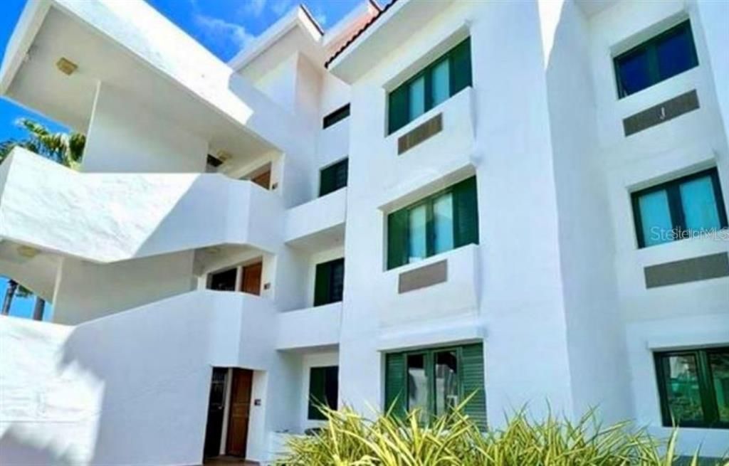 For Rent: $3,500 (2 beds, 2 baths, 1600 Square Feet)