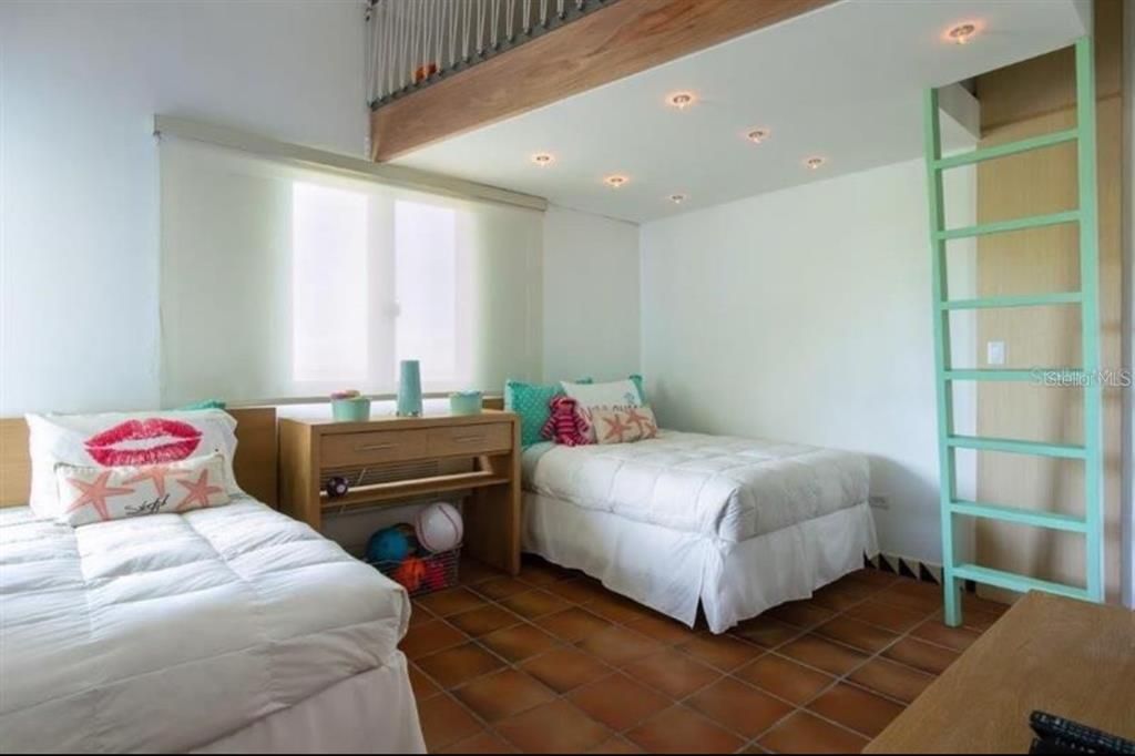 For Rent: $3,500 (2 beds, 2 baths, 1600 Square Feet)