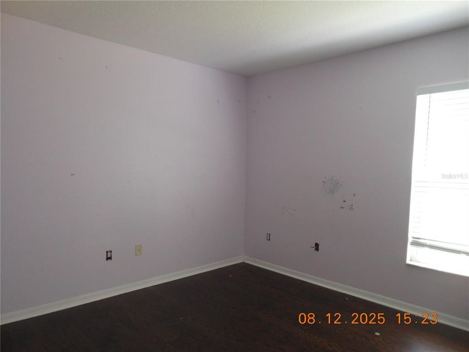 For Sale: $344,900 (5 beds, 2 baths, 2171 Square Feet)