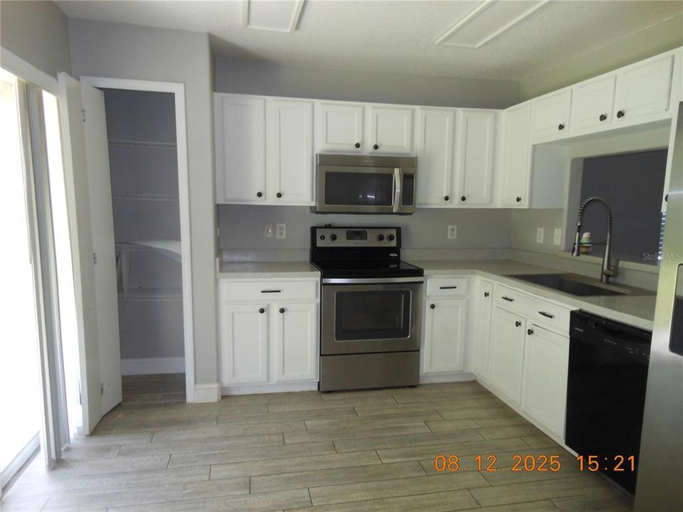 For Sale: $344,900 (5 beds, 2 baths, 2171 Square Feet)