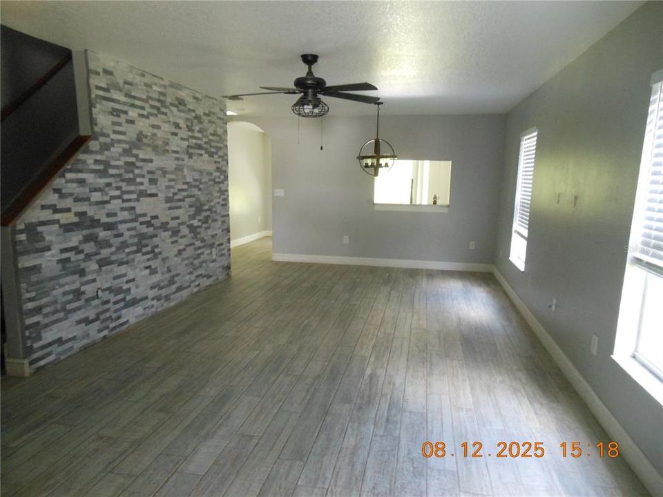 For Sale: $344,900 (5 beds, 2 baths, 2171 Square Feet)