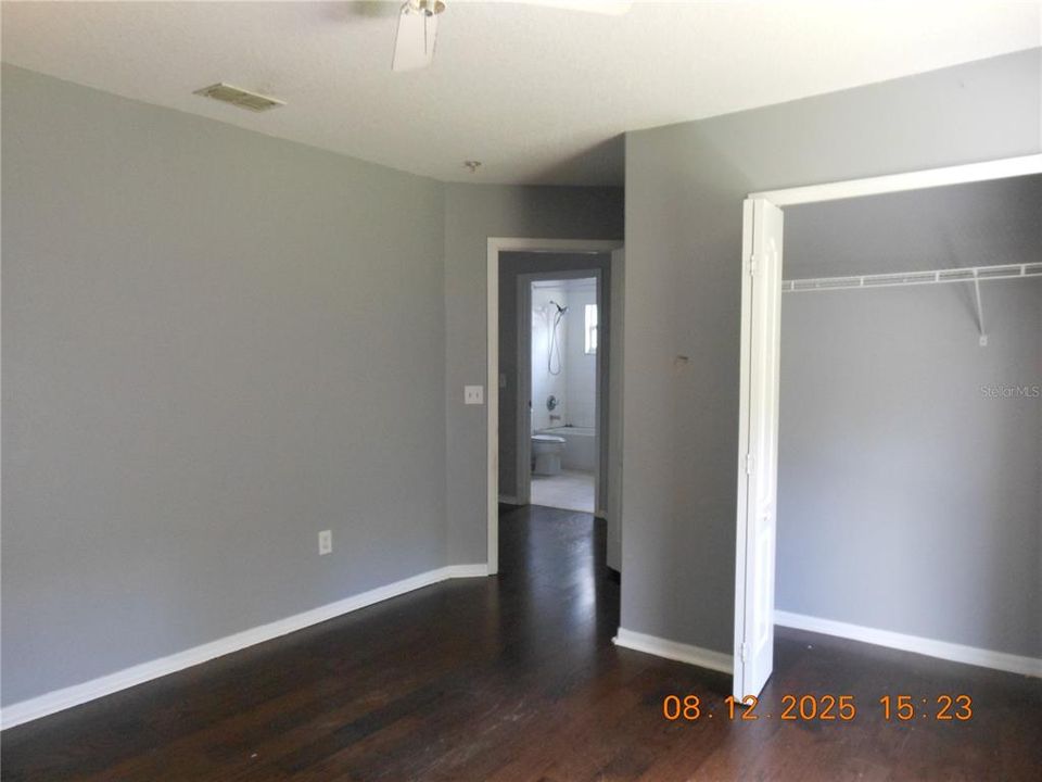 For Sale: $344,900 (5 beds, 2 baths, 2171 Square Feet)