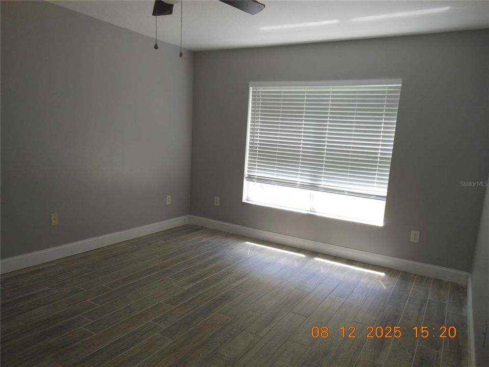 For Sale: $344,900 (5 beds, 2 baths, 2171 Square Feet)