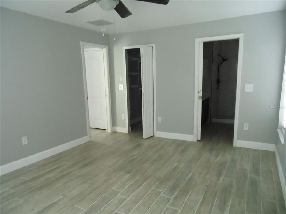 For Sale: $344,900 (5 beds, 2 baths, 2171 Square Feet)