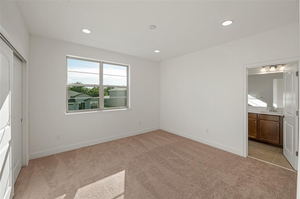 En Venta: $540,000 (5 camas, 3 baños, 2717 Pies cuadrados)