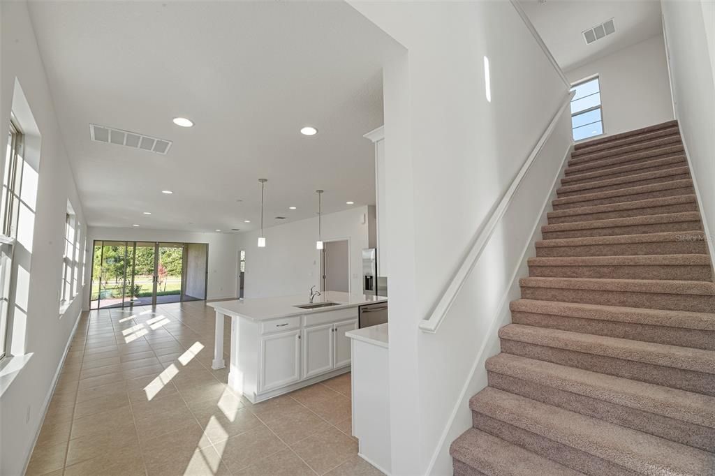 En Venta: $540,000 (5 camas, 3 baños, 2717 Pies cuadrados)