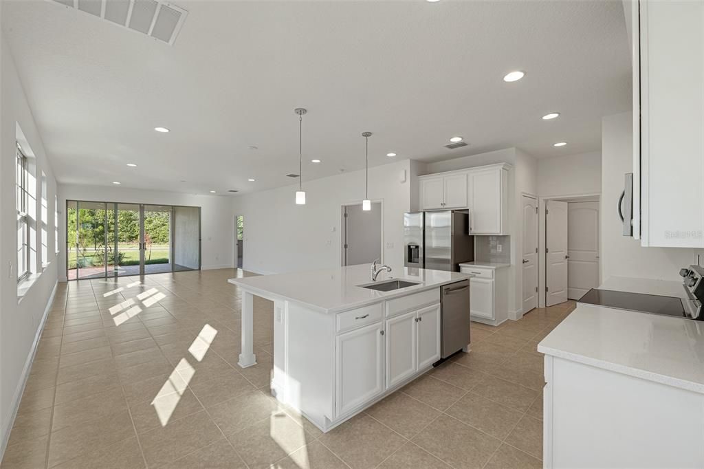 En Venta: $540,000 (5 camas, 3 baños, 2717 Pies cuadrados)