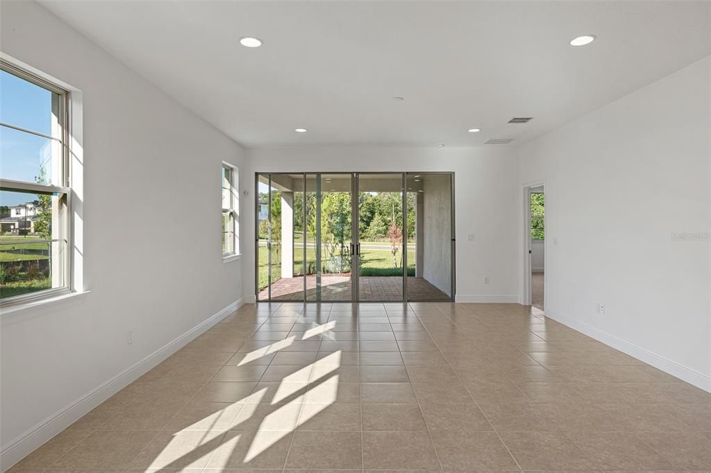 En Venta: $540,000 (5 camas, 3 baños, 2717 Pies cuadrados)