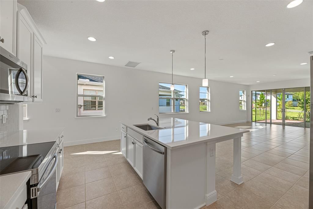 En Venta: $540,000 (5 camas, 3 baños, 2717 Pies cuadrados)