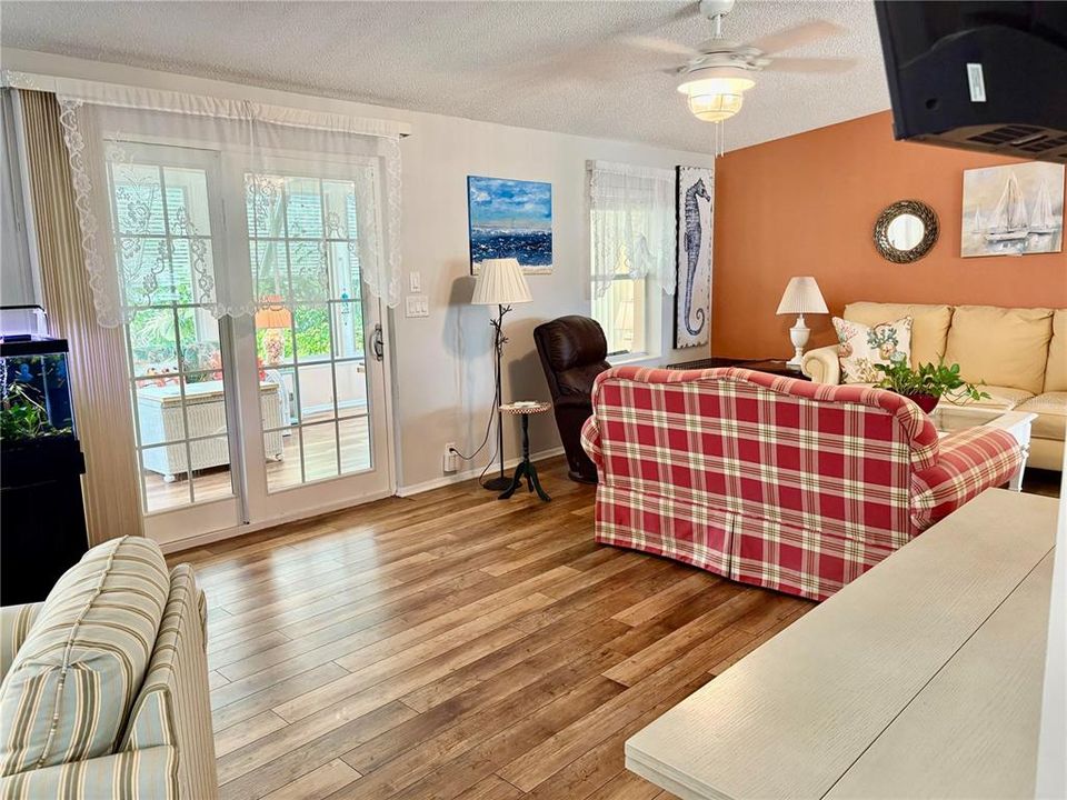 待售: $269,999 (2 贝兹, 2 浴室, 1600 平方英尺)