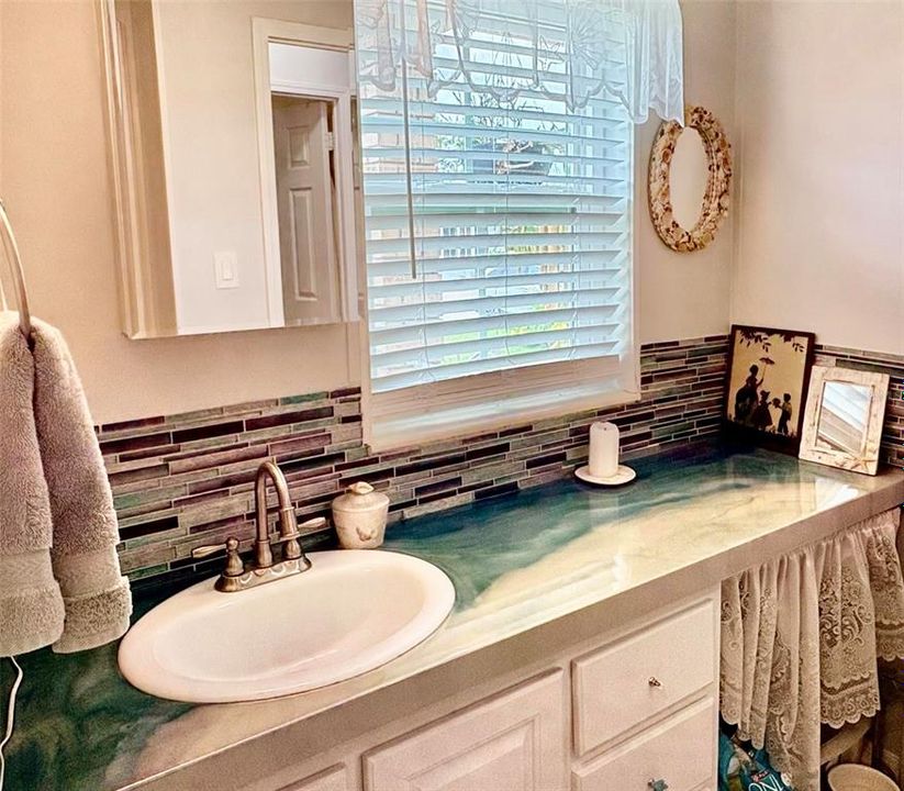 待售: $269,999 (2 贝兹, 2 浴室, 1600 平方英尺)