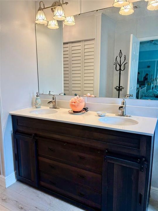 待售: $269,999 (2 贝兹, 2 浴室, 1600 平方英尺)