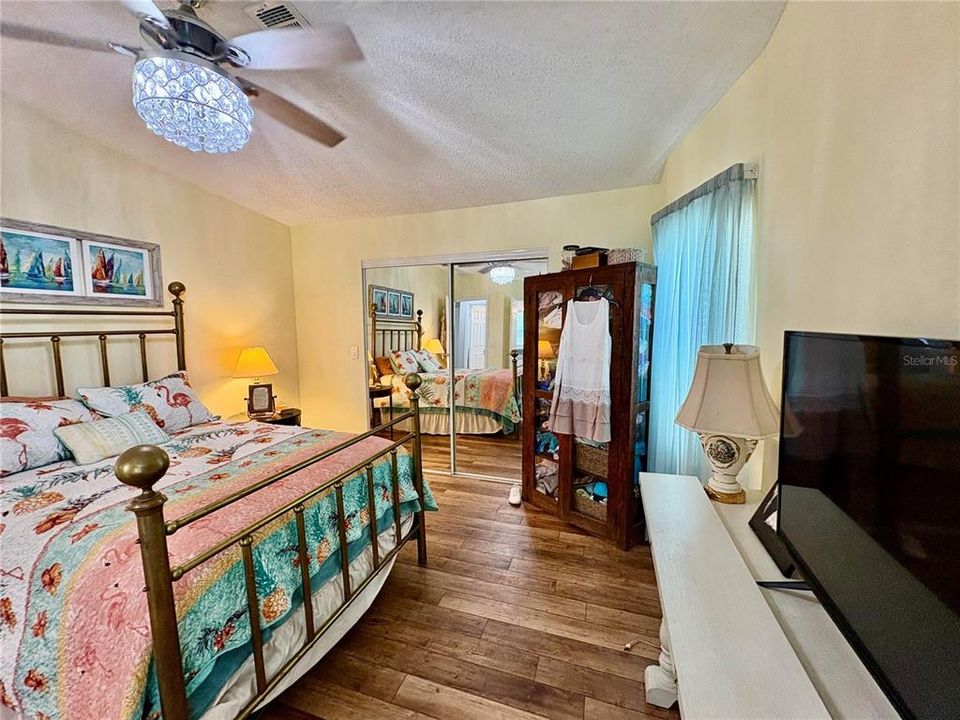 待售: $269,999 (2 贝兹, 2 浴室, 1600 平方英尺)