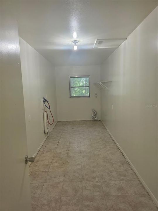 For Rent: $1,650 (4 beds, 2 baths, 2382 Square Feet)