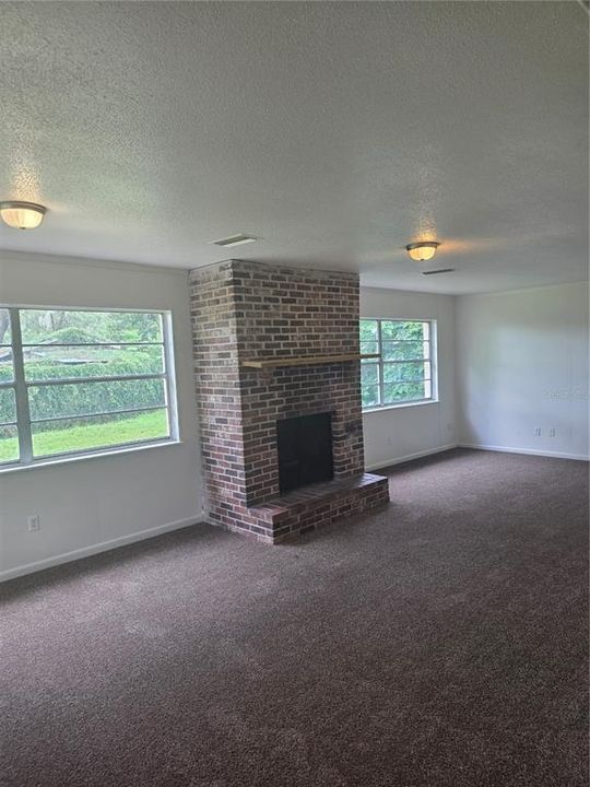 For Rent: $1,650 (4 beds, 2 baths, 2382 Square Feet)