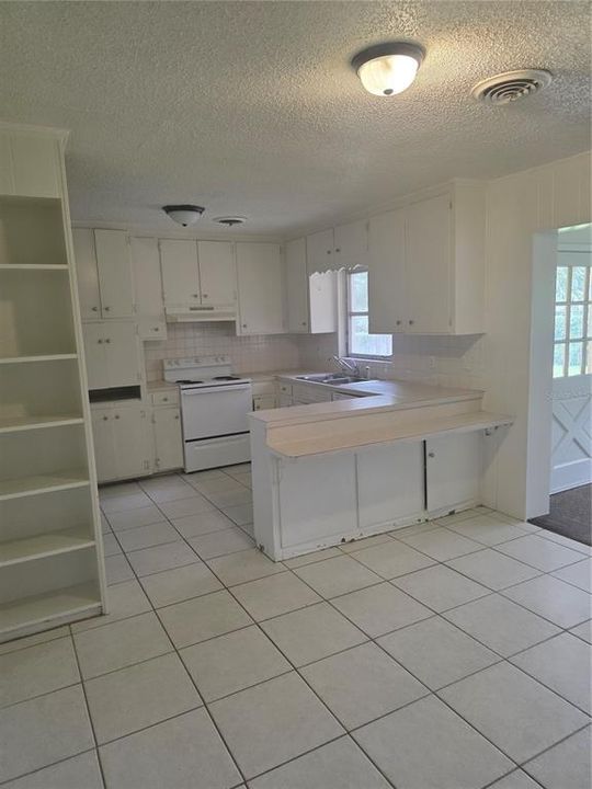 For Rent: $1,650 (4 beds, 2 baths, 2382 Square Feet)
