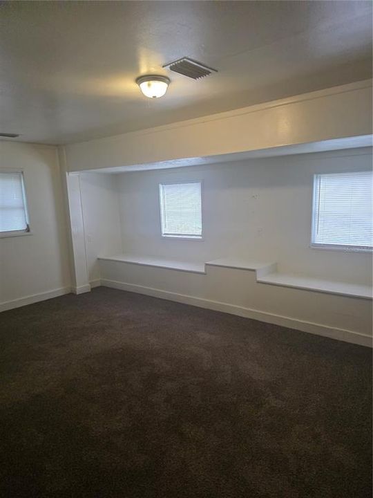 For Rent: $1,650 (4 beds, 2 baths, 2382 Square Feet)