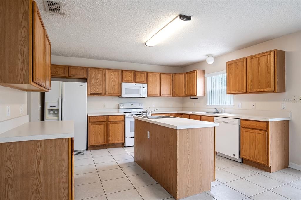 En Venta: $339,900 (4 camas, 3 baños, 3005 Pies cuadrados)