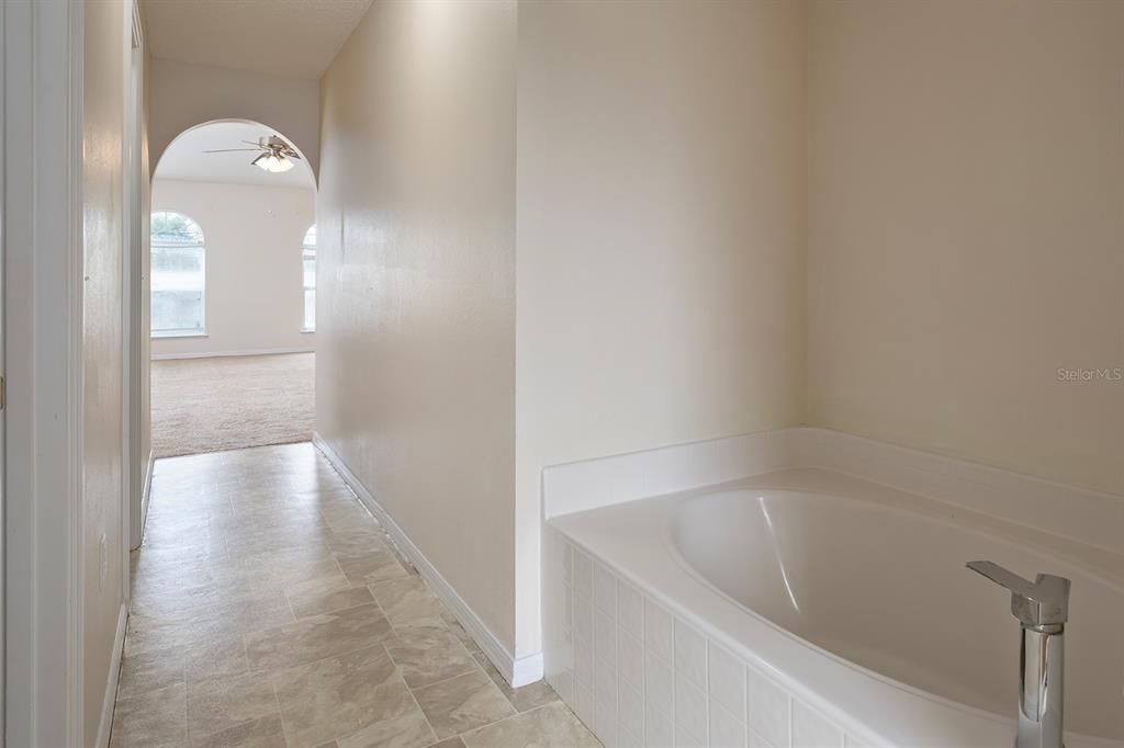 En Venta: $339,900 (4 camas, 3 baños, 3005 Pies cuadrados)