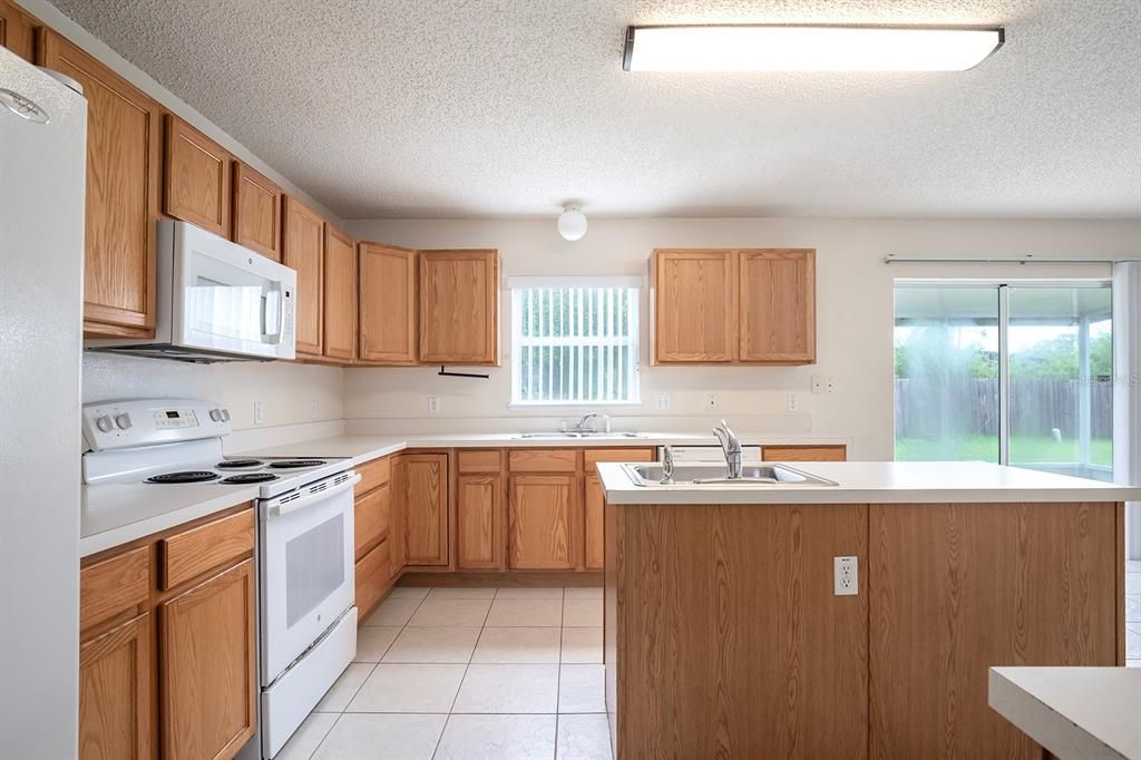 En Venta: $339,900 (4 camas, 3 baños, 3005 Pies cuadrados)