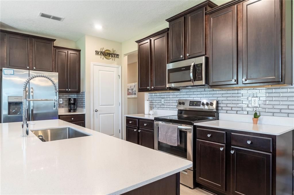 出租: $2,230 (4 贝兹, 2 浴室, 1893 平方英尺)