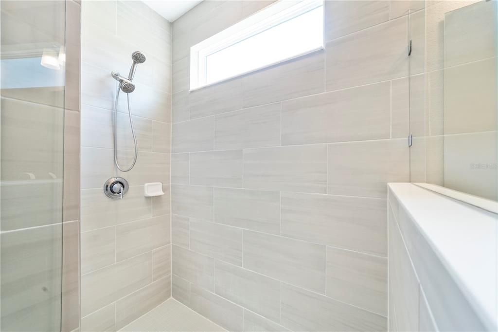 出租: $2,230 (4 贝兹, 2 浴室, 1893 平方英尺)