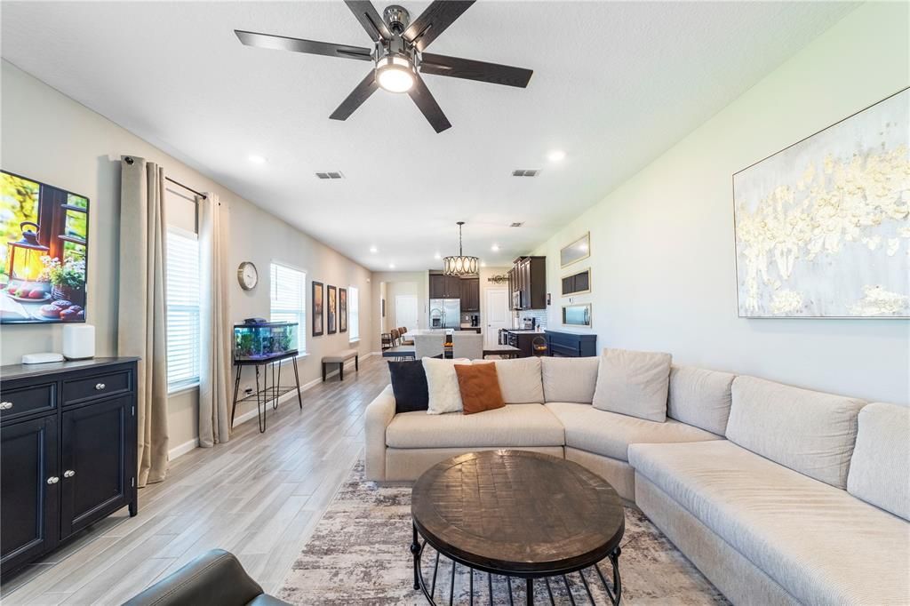 出租: $2,230 (4 贝兹, 2 浴室, 1893 平方英尺)