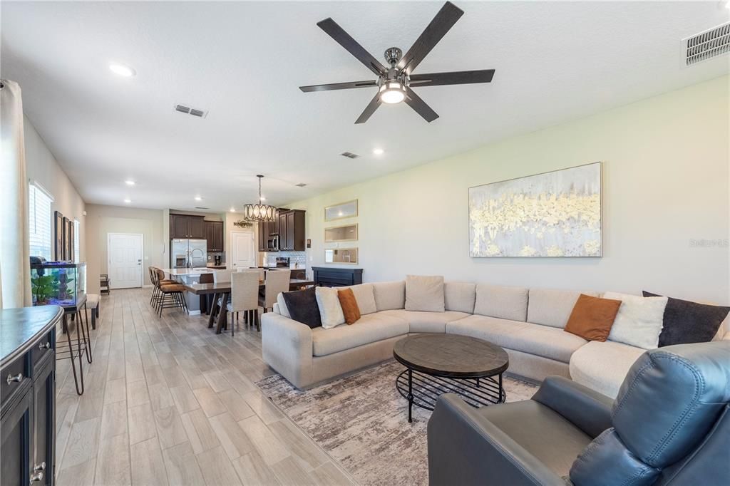 出租: $2,230 (4 贝兹, 2 浴室, 1893 平方英尺)