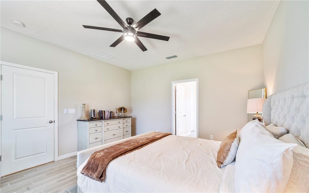 出租: $2,230 (4 贝兹, 2 浴室, 1893 平方英尺)