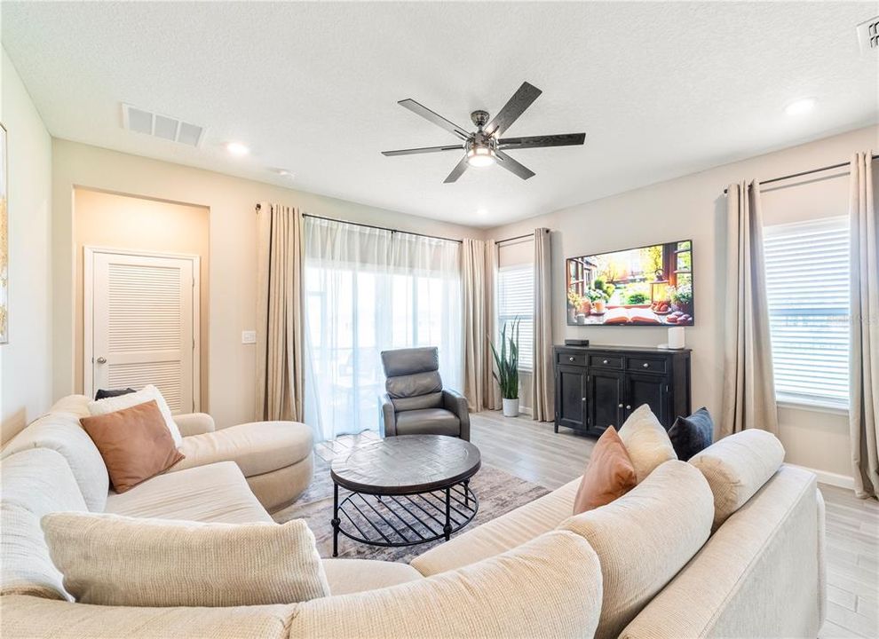 出租: $2,230 (4 贝兹, 2 浴室, 1893 平方英尺)