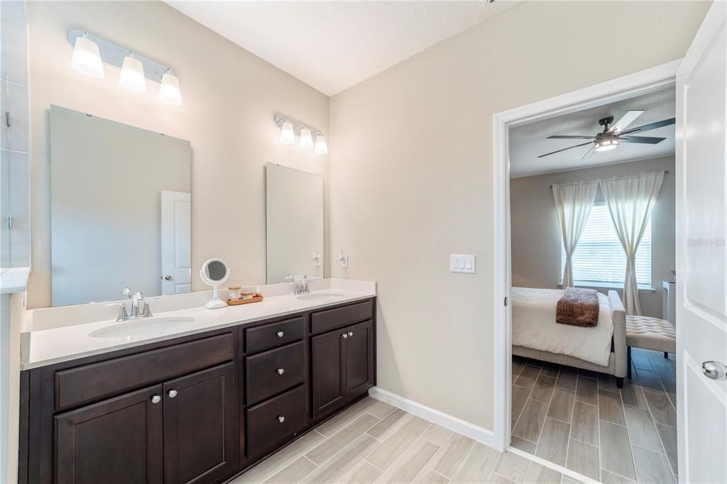 出租: $2,230 (4 贝兹, 2 浴室, 1893 平方英尺)