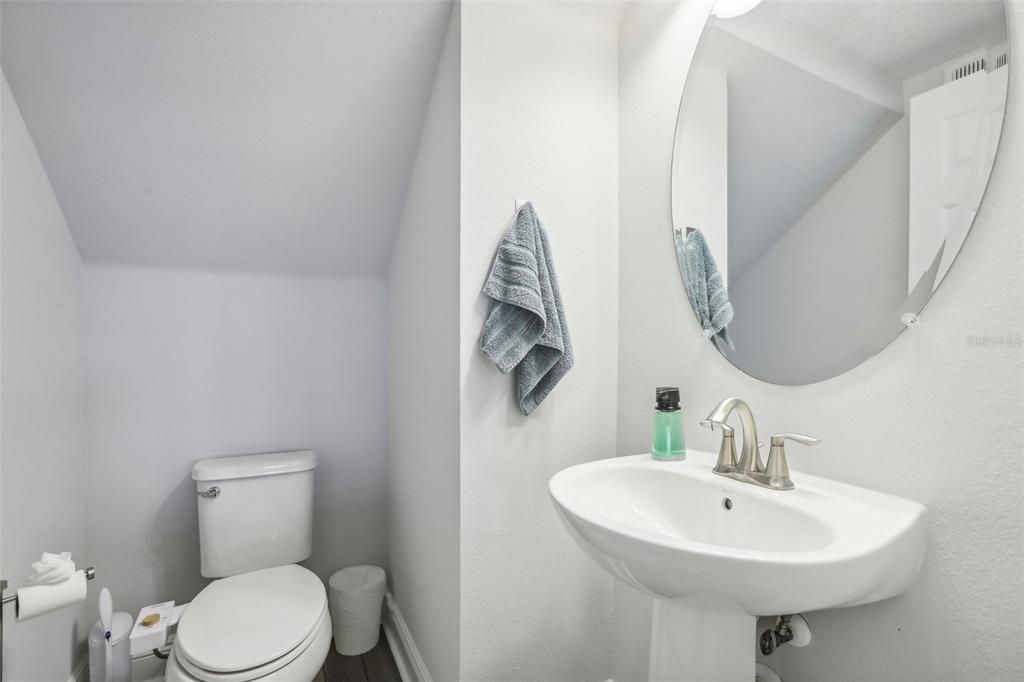 出租: $6,000 (6 贝兹, 4 浴室, 4228 平方英尺)