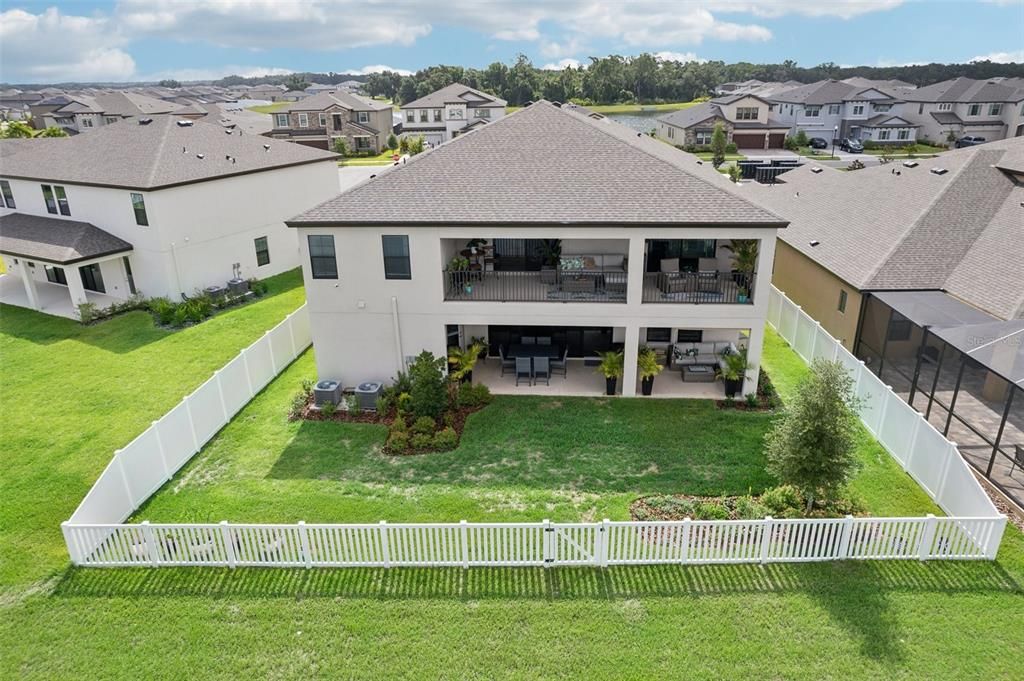 出租: $6,000 (6 贝兹, 4 浴室, 4228 平方英尺)