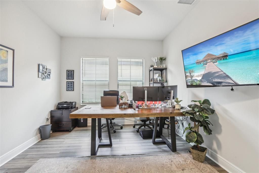 出租: $6,000 (6 贝兹, 4 浴室, 4228 平方英尺)