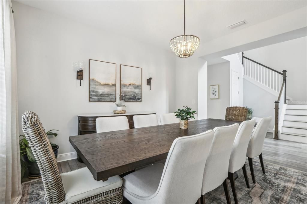 出租: $6,000 (6 贝兹, 4 浴室, 4228 平方英尺)