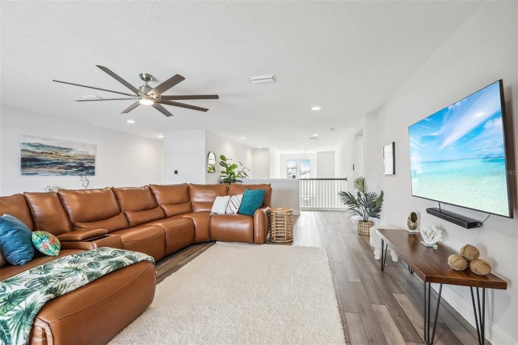 出租: $6,000 (6 贝兹, 4 浴室, 4228 平方英尺)