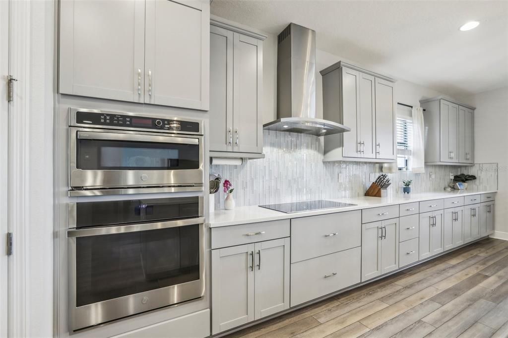 出租: $6,000 (6 贝兹, 4 浴室, 4228 平方英尺)