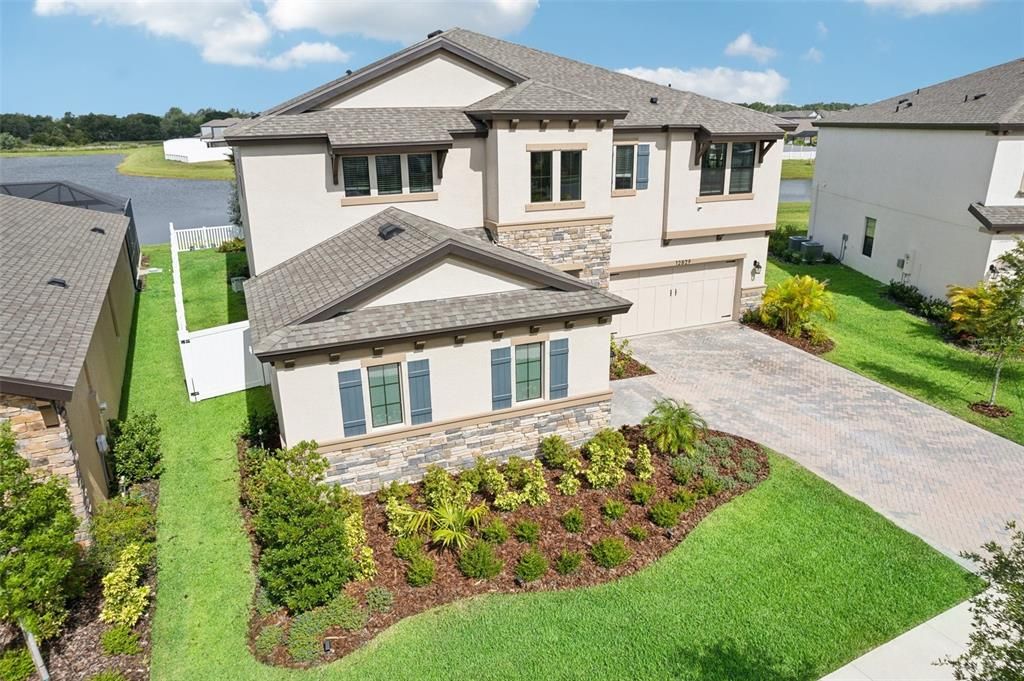 出租: $6,000 (6 贝兹, 4 浴室, 4228 平方英尺)