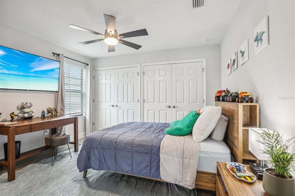 出租: $6,000 (6 贝兹, 4 浴室, 4228 平方英尺)