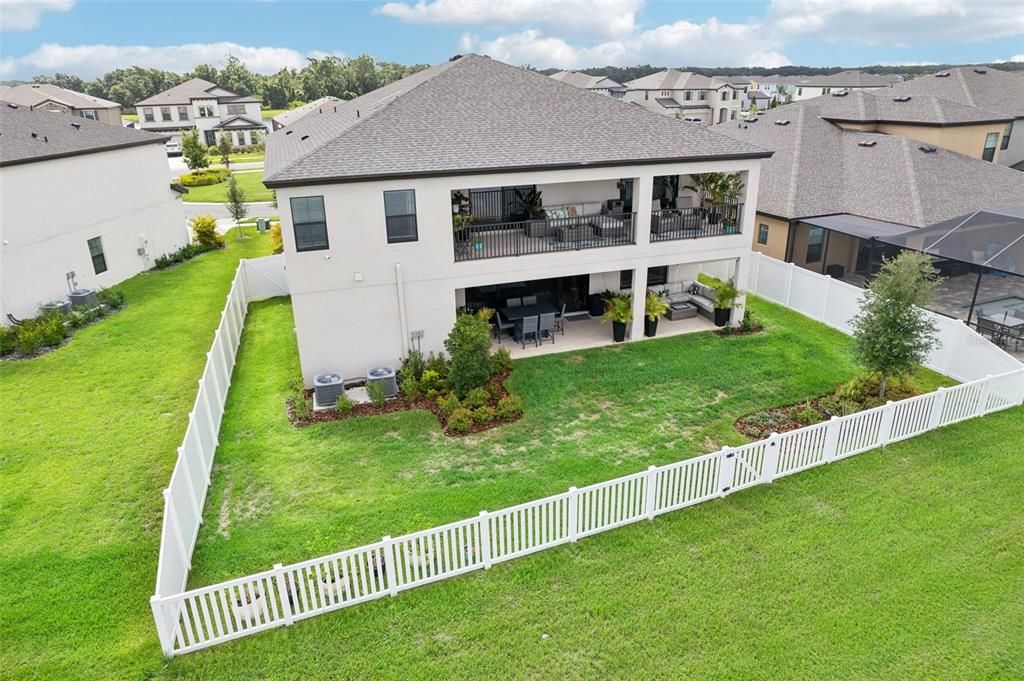 出租: $6,000 (6 贝兹, 4 浴室, 4228 平方英尺)