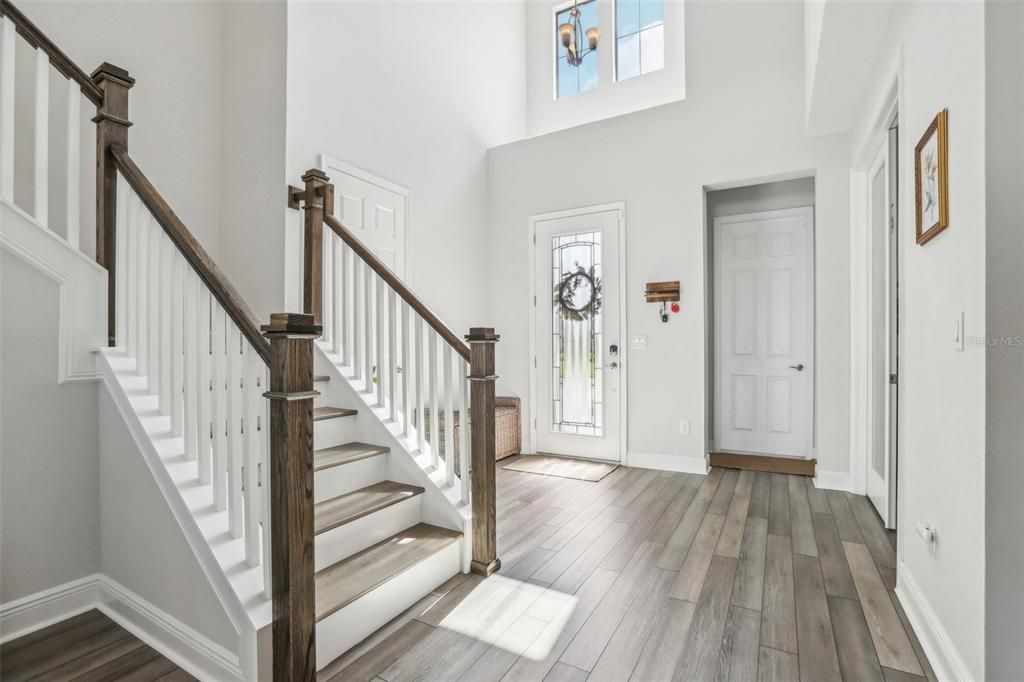 出租: $6,000 (6 贝兹, 4 浴室, 4228 平方英尺)