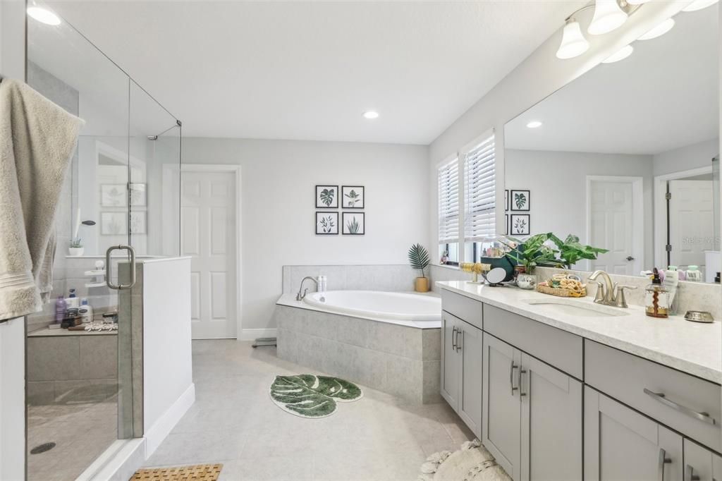 出租: $6,000 (6 贝兹, 4 浴室, 4228 平方英尺)