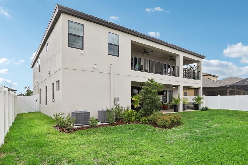 出租: $6,000 (6 贝兹, 4 浴室, 4228 平方英尺)