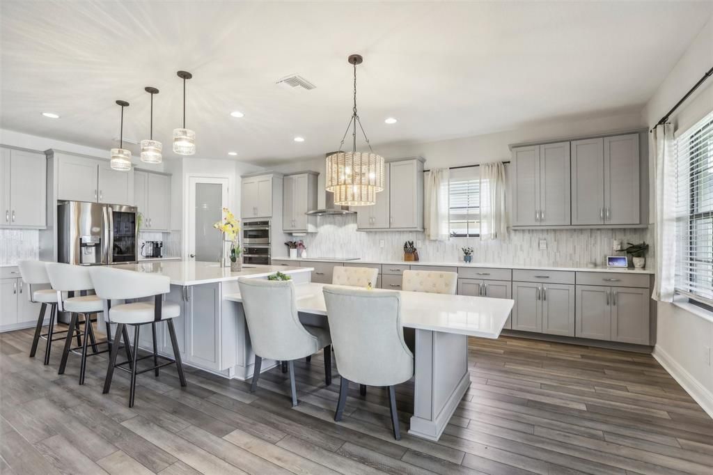 出租: $6,000 (6 贝兹, 4 浴室, 4228 平方英尺)